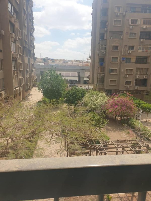 شقه للبيع في ابراج طيبه في شارع الزهراء الرئيسي فيو علي الجاردن