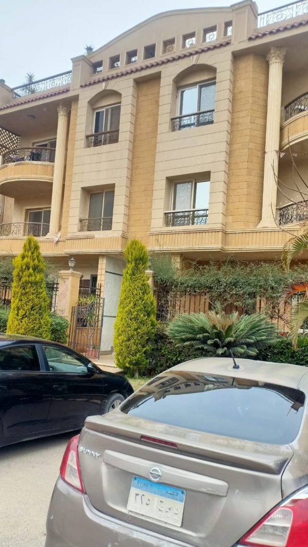 ⁦شقه مفروشه للايجارفي النرجس 1 فيلات  امام فندق الدوسيت بالتسعين الجنوبي  تطل علي اكبر حديقه  بالتجمع الخامس⁩ - الصورة ⁦2⁩