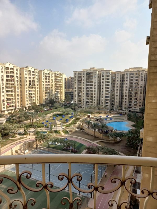 شقه للايجار ر مفروش فرش فندقي  الهضبه الوسطي بجوار  كليه صيدله  موقع وسعر ممتاز جدا