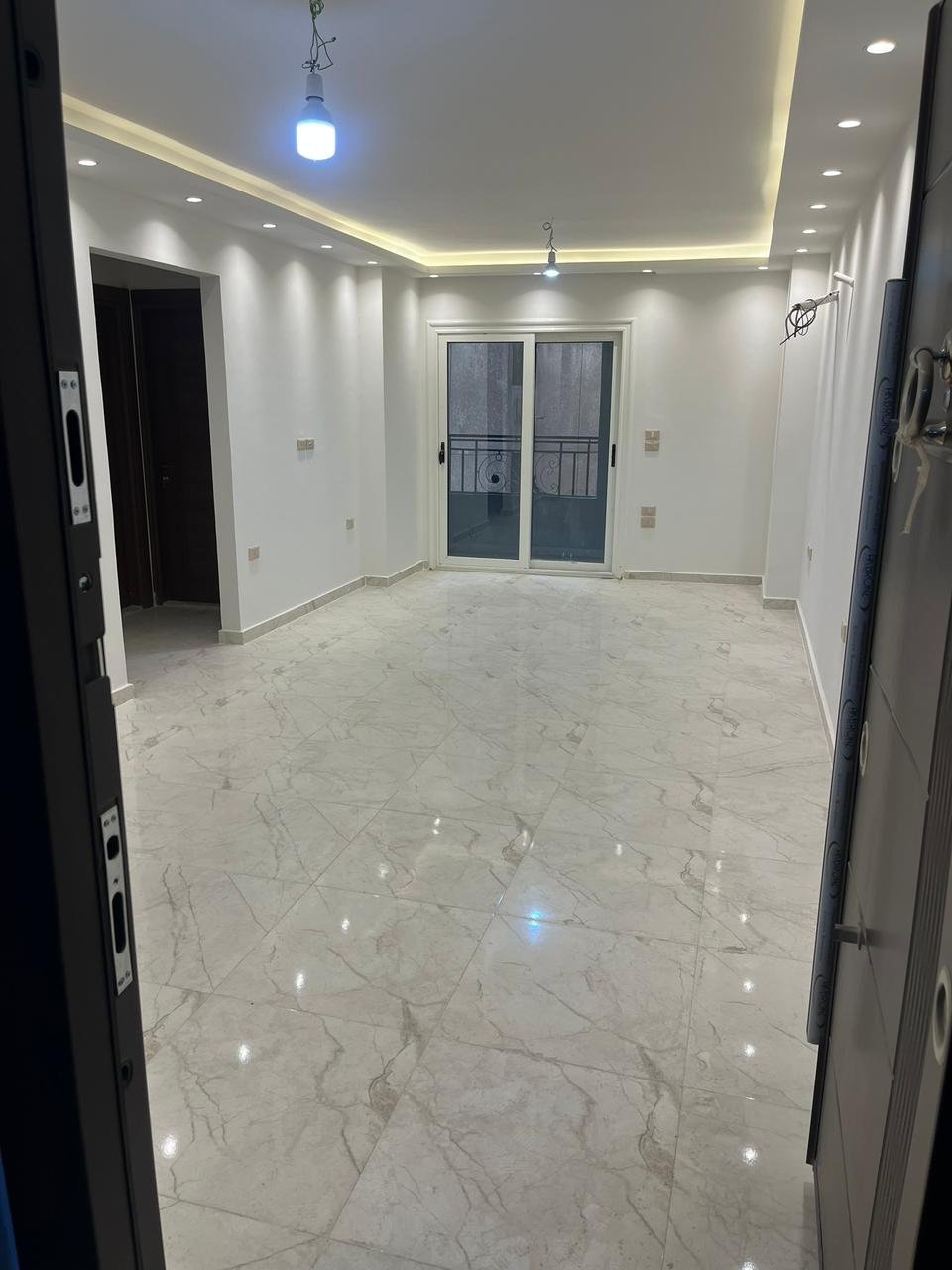 شقه للايجار  في  الشطر  العاشر  زهراء المعادي  امام كارفور المعادي