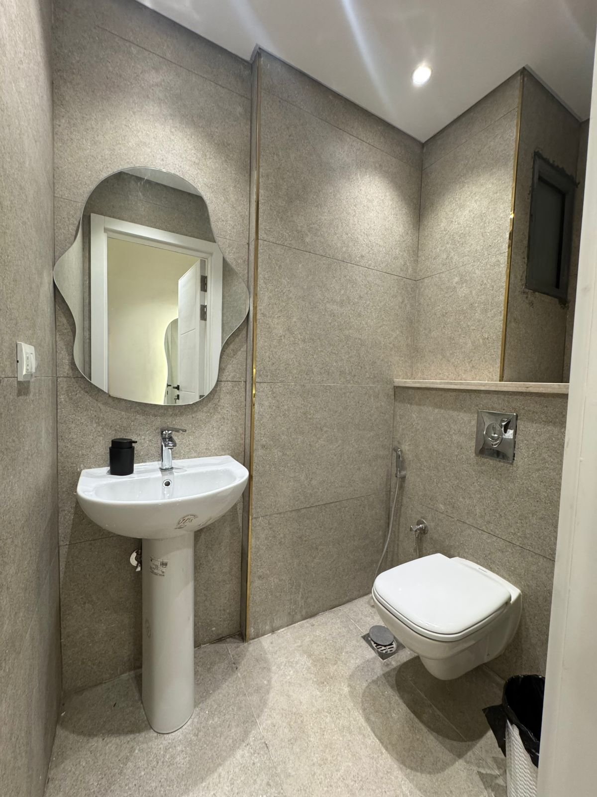 شقه للبيع في  كمبوند معادي جراند سيتي  الفيو علي   داخل  الكمبوند