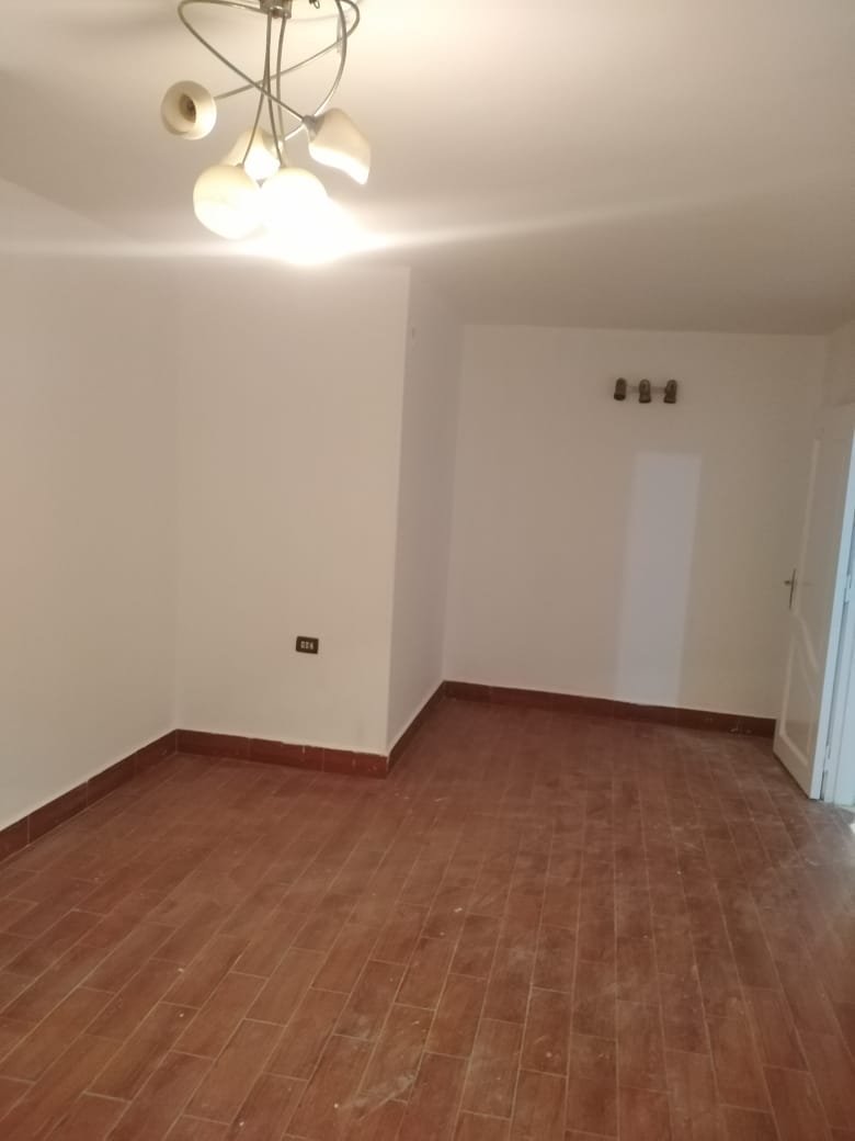 شقه للايجار  في شارع الخمسين الرئيسي فيو مفتوح