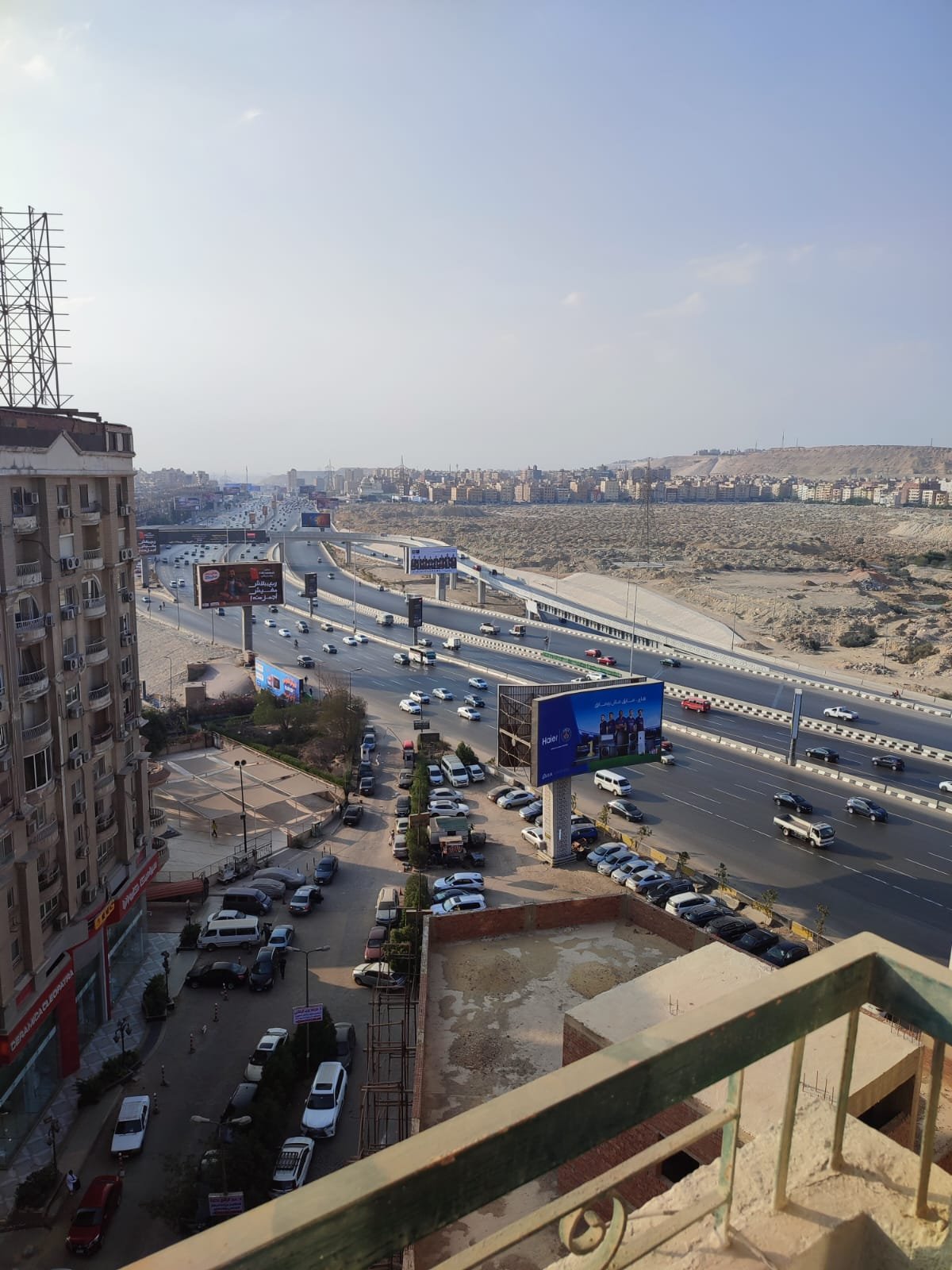 شقه للايجار المفروش  مكيفه  في  ابراج بدر علي  دائري المعادي  مباشرا