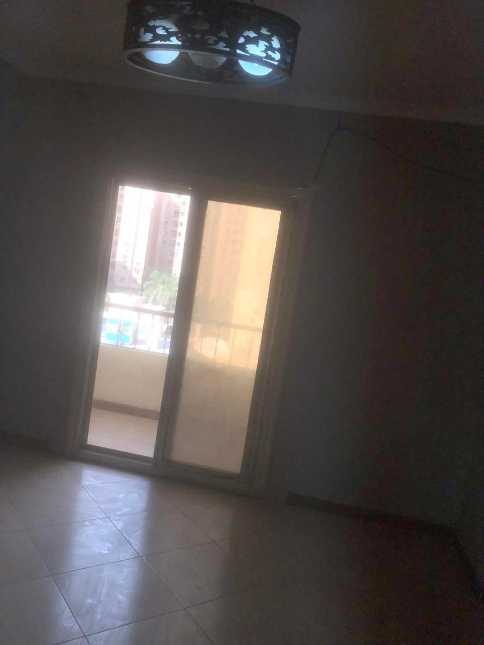شقه للايجار في كمبوند تبارك فيو امامي واجهه علي الاند سكيب
