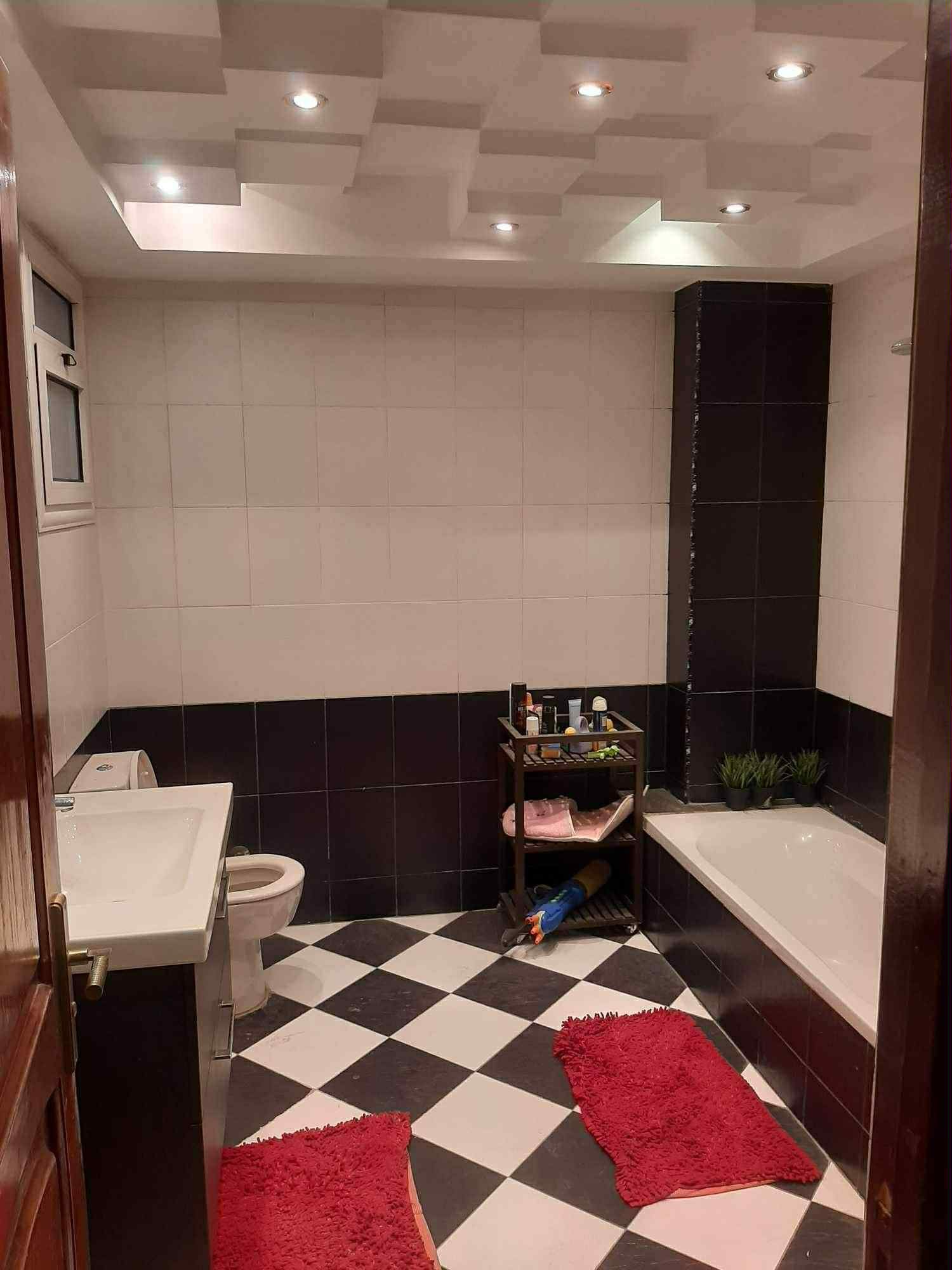 شقه للايجار المفروش  مكيفه في كمبوند الفرسان  علي دائري المعادي  فيو جاردن