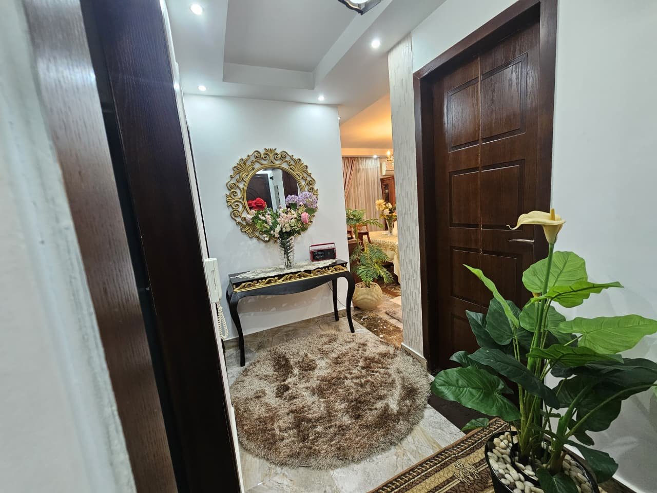 شقه للبيع في  زهراء المعادي  في  المعراج العلوي  فيو مفتوح  مدخل فخم وواجهه معماريه حديثه