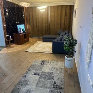 شقه للايجار  مفروش  في  كمبوند وان قطاميه فيو امامي  واجهه