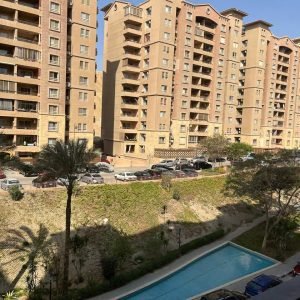 شقه للإيجار في كمبوند تيجان ١ زهراء المعادي  فيو بحيره اول سكن